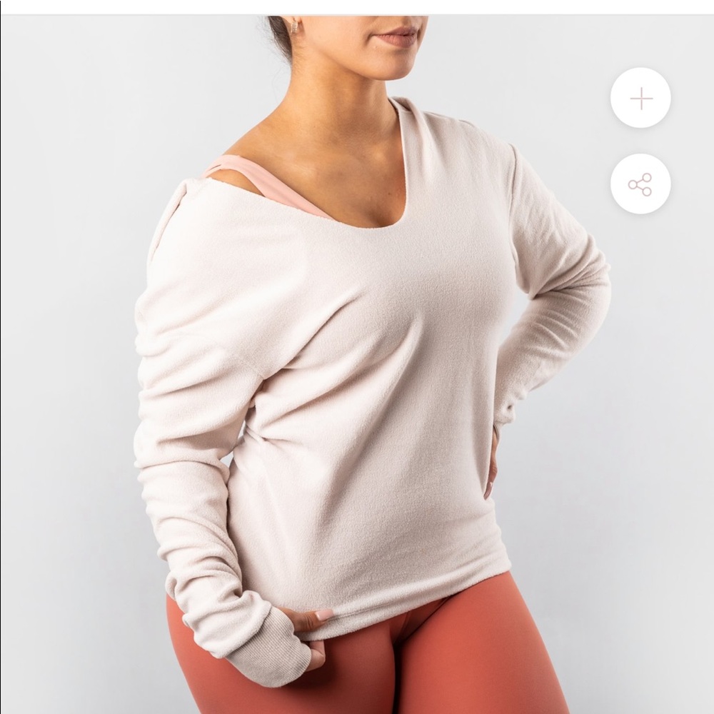 Buffbunny Namaste Pullover in Vanilla